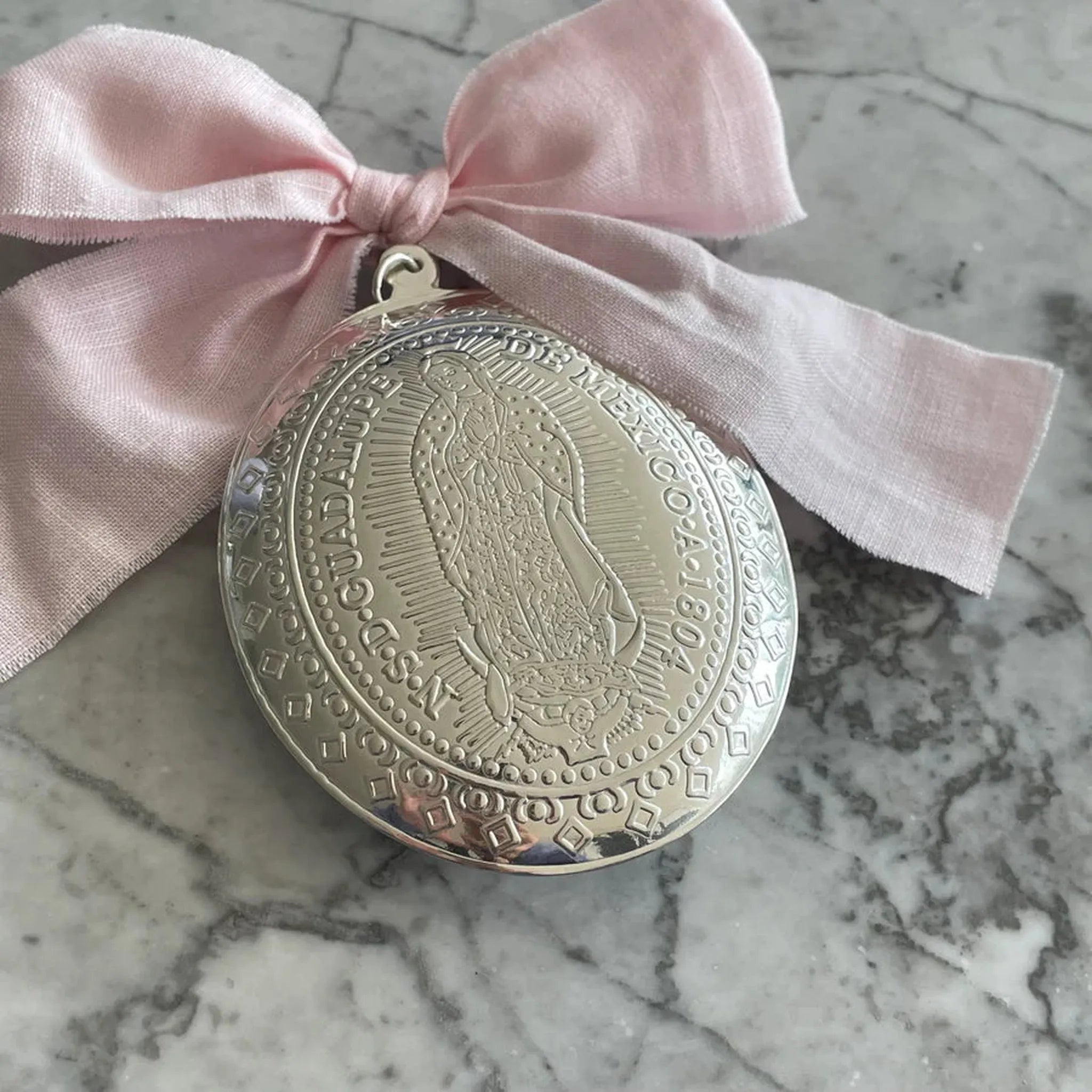 Linen Bow Medallion - Several