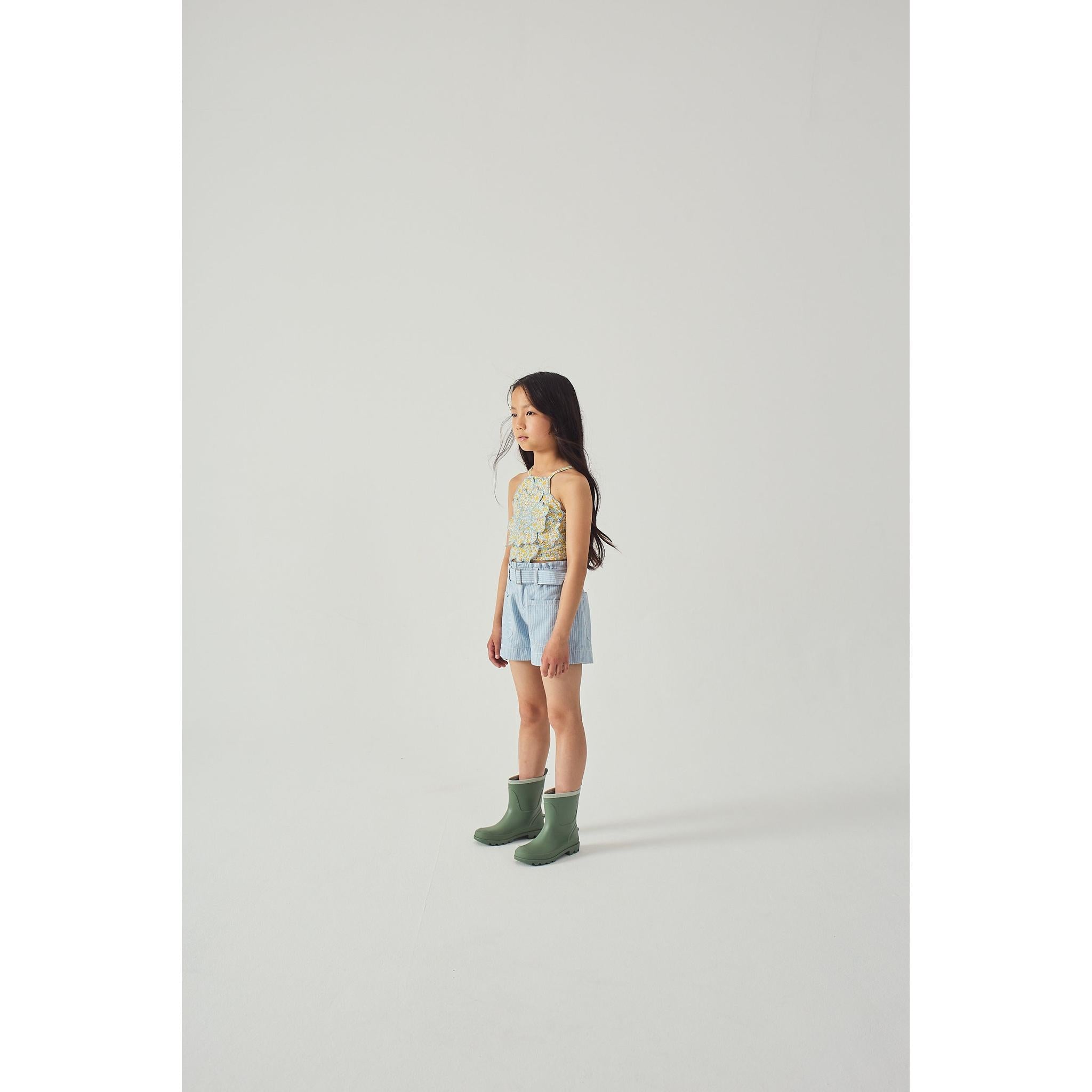 ELOISE HALTER TOP WITH LARGE FLOWER & AMARA LINEN-LIKE COTTON SHORTS