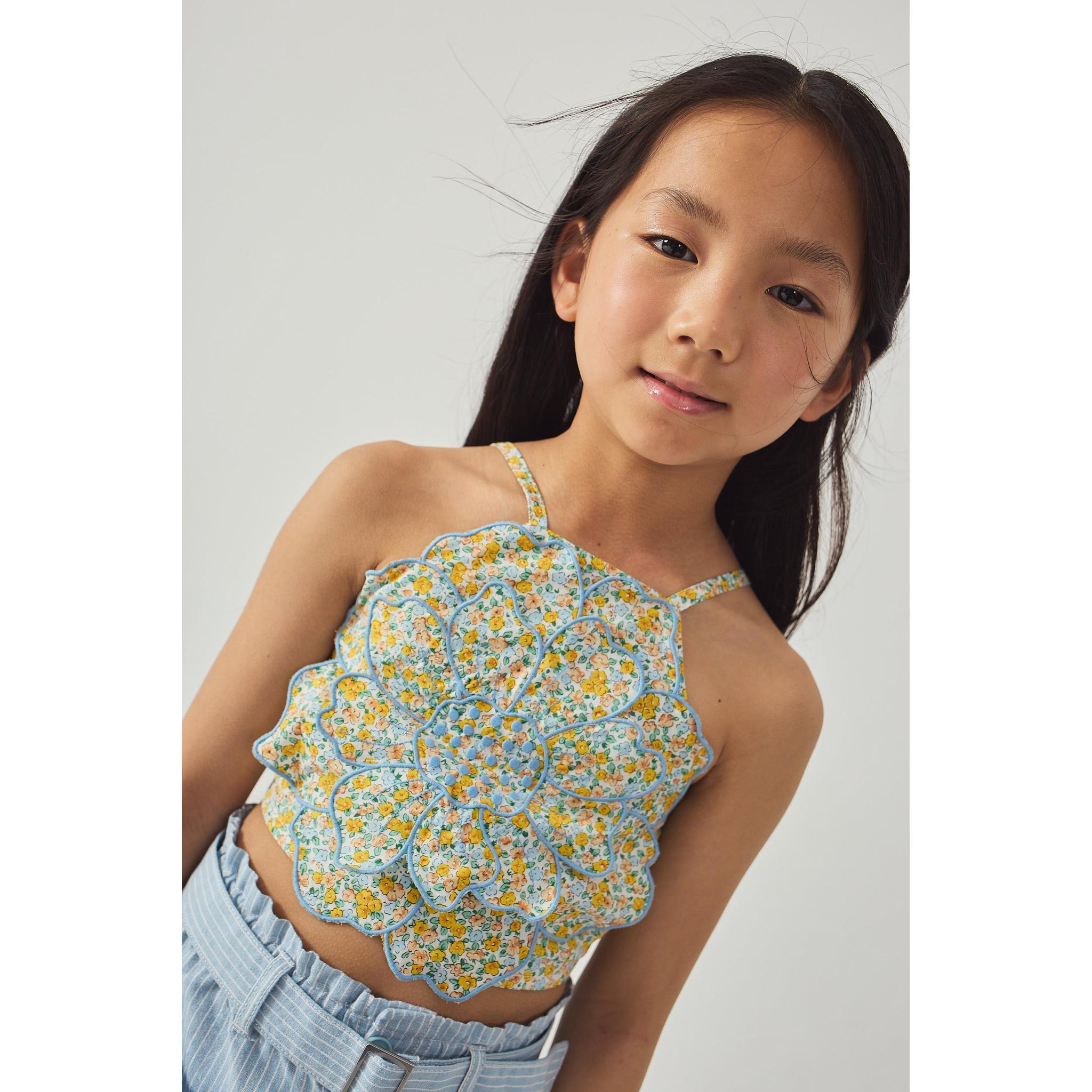 ELOISE HALTER TOP WITH LARGE FLOWER & AMARA LINEN-LIKE COTTON SHORTS