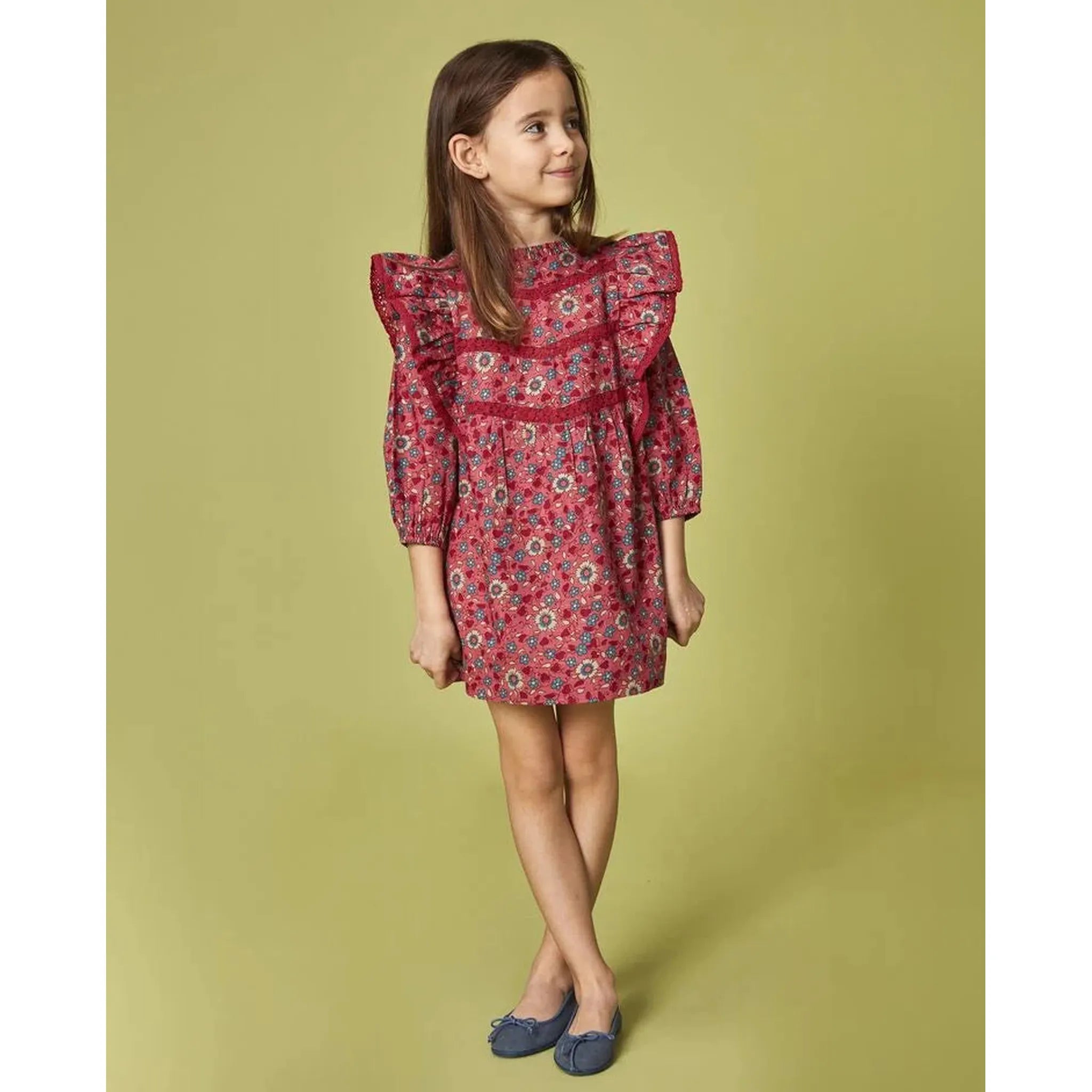 Vestido estampado de flores con volantes coral