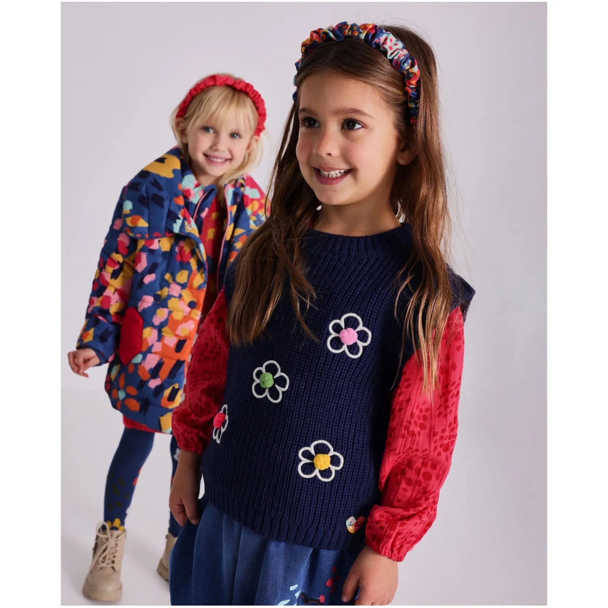 Chaleco de punto para niƱa color azul marino con bordado de flores