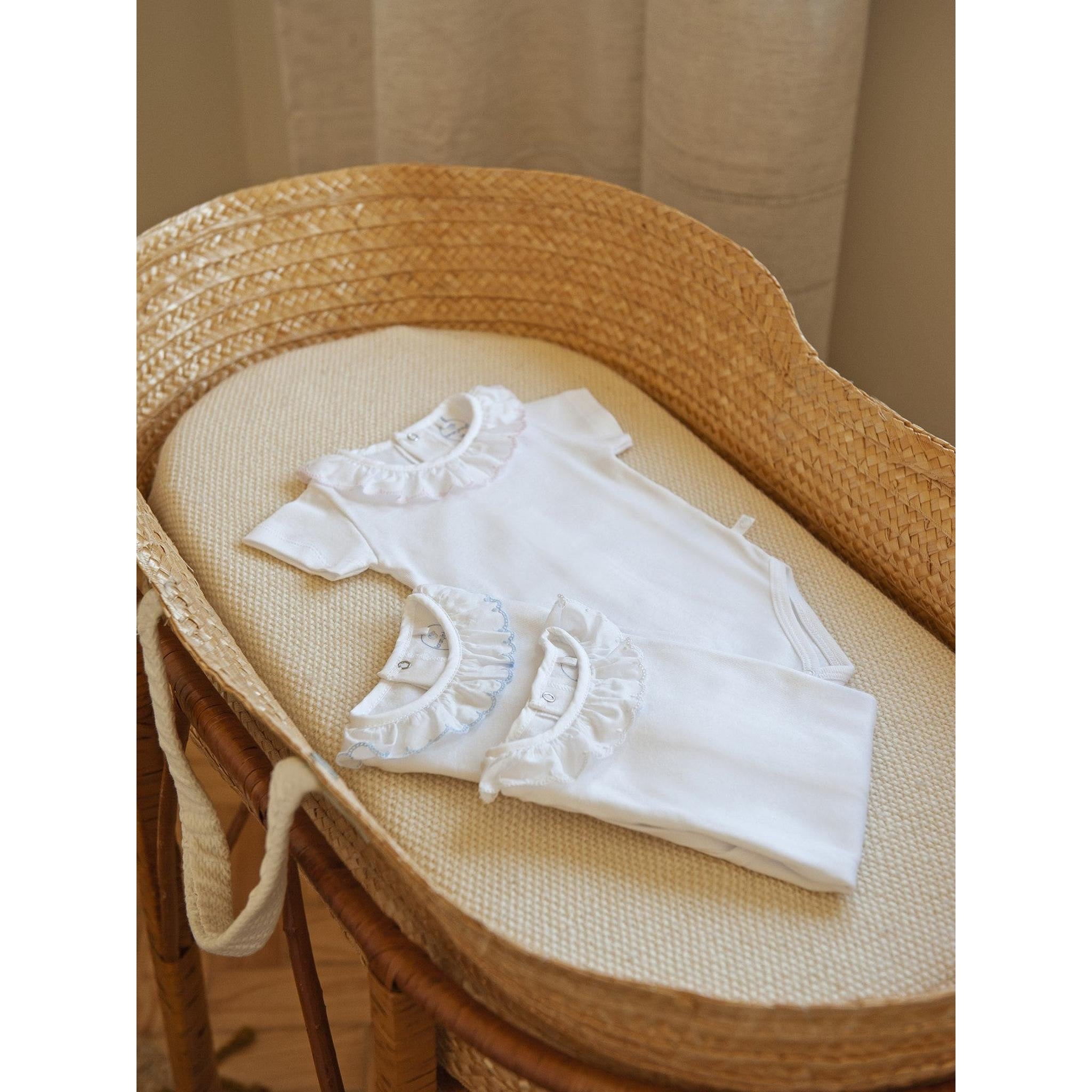 Short-sleeved embroidered collar bodysuit