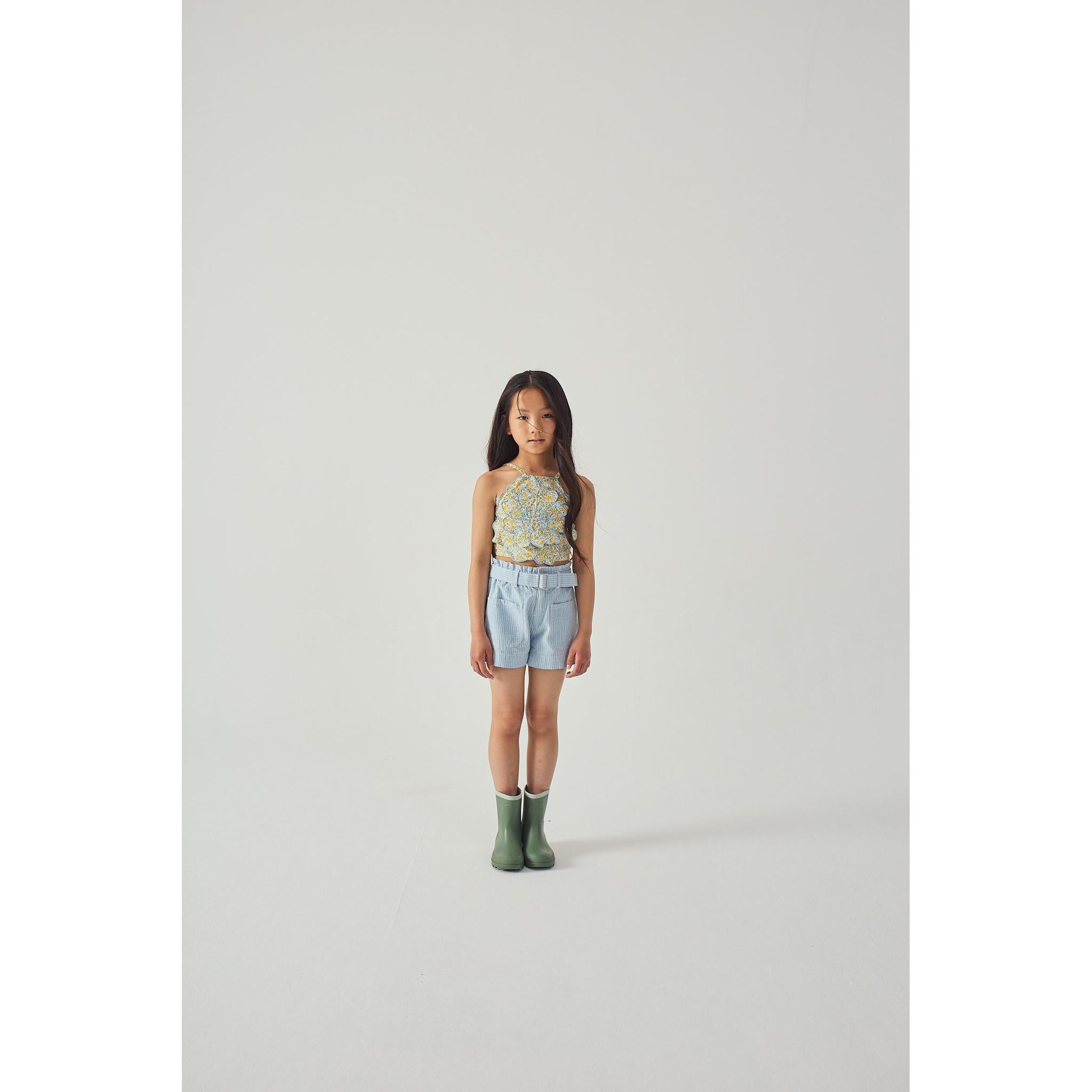 ELOISE HALTER TOP WITH LARGE FLOWER & AMARA LINEN-LIKE COTTON SHORTS