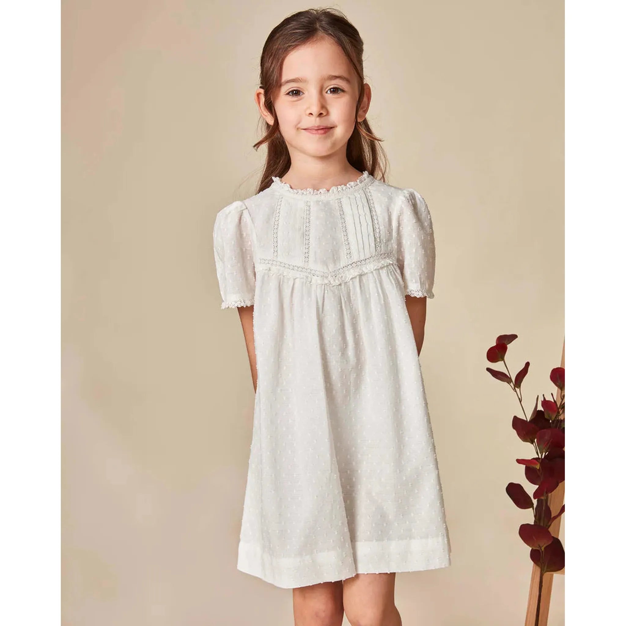 Vestido Con Tiras Bordadas