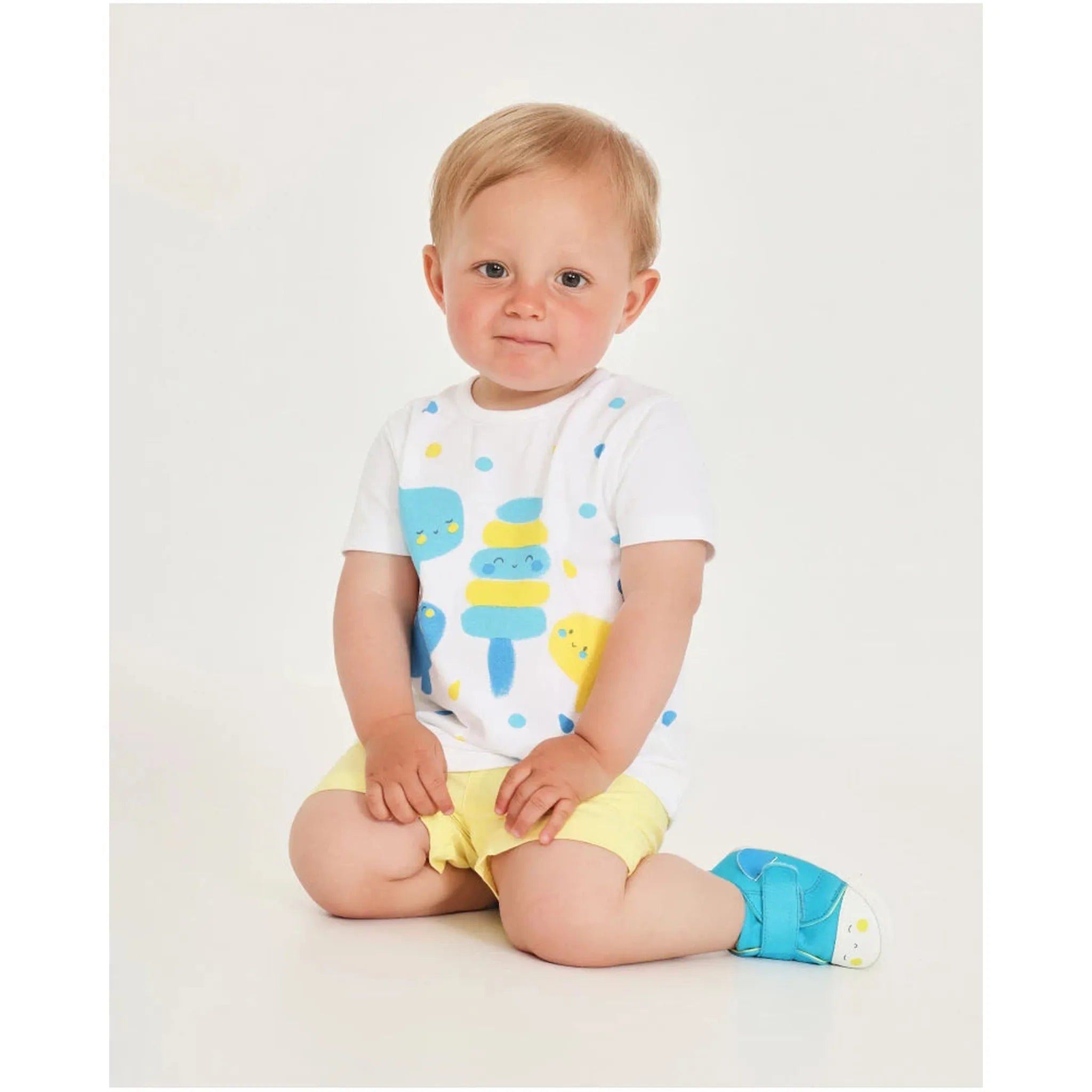 Knitted newborn set with front pockets